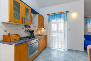 Kuchyň nebo kuchyňský kout v ubytování Apartments Slavko