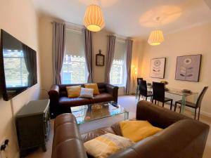 Posezení v ubytování Fabulous 2 bed Ground floor apartment Belper