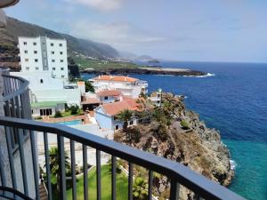 Galerija fotografija objekta Over Open Sea Apartment u gradu 'Icod de los Vinos'