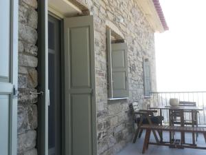 an open door in a brick wall with a table at Aelio in Raches +13 photos