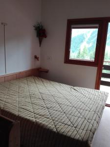 Ein Bett oder Betten in einem Zimmer der Unterkunft Monolocale Passo Valles