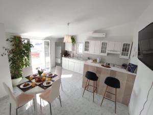 a kitchen and dining room with a table and chairs at Apartment Sky Central in Makarska