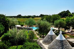 Bazén v ubytovaní Masseria Trulli e Vigne alebo v jeho blízkosti