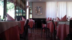 Ресторант или друго място за хранене в Hotel Trocadero