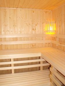 a wooden sauna with a bench in it at U Eskulapa in Lutowiska