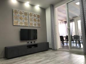 TV i/ili zabavni centar u objektu Sunrise Beach Apartment Trapani