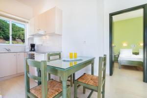 Posteľ alebo postele v izbe v ubytovaní Eolos Apartments