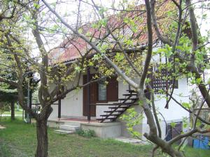 Afbeelding uit fotogalerij van Nefelejcs Apartman in Fertőhomok