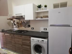 Kuchyňa alebo kuchynka v ubytovaní Saracena Amuri Home