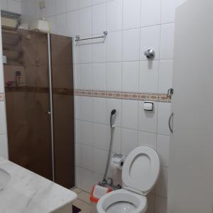 Koupelna v ubytování Apartamento Guaruja Enseada 2 Quadra da Praia Atrás do Aquario