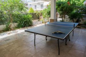 Stolný tenis v ubytovaní Apartments Tania alebo v jeho okolí