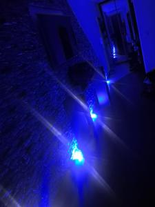 un grupo de luces en una calle por la noche en Apartamenty LENA 16 TWOJE poddasze, en Racibórz