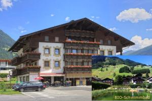 un edificio con un'auto parcheggiata di fronte di Ferienappartements Heinzle - Ihr Ferienresort a Sankt Jakob in Defereggen