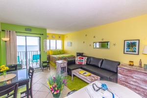 Direct Ocean Front Studio with Endless Views! Palace Resort 1102