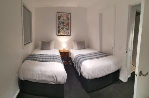 two beds in a small room with at Alex Apartment - 14A in Queenstown