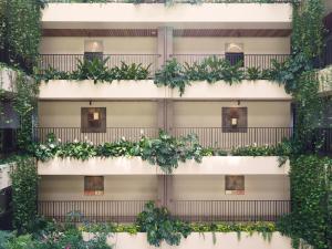 MB GALLERY CHATAN by THE TERRACE HOTELS的阳台或露台