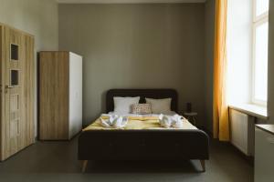 Postel nebo postele na pokoji v ubytování Hotel Jedlinka