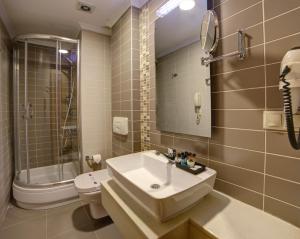 Koupelna v ubytování Almina Hotel - Special Class