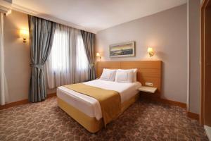 Postel nebo postele na pokoji v ubytování Almina Hotel - Special Class