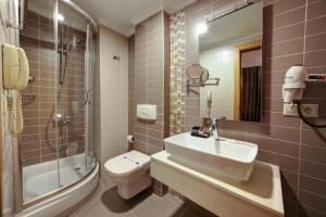 Koupelna v ubytování Almina Hotel - Special Class