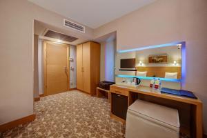 Kuchyň nebo kuchyňský kout v ubytování Almina Hotel - Special Class