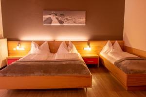 Postel nebo postele na pokoji v ubytování Hotel Auwirt Zentrum