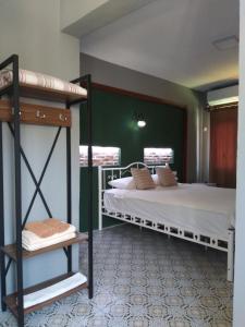 Un pat sau paturi într-o cameră la Casa Magnolia Boutique Rooms