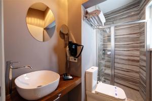 Koupelna v ubytování Almina Hotel - Special Class