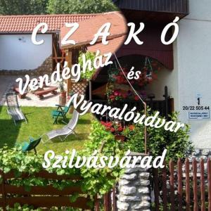 ein Zeichen für einen k gardenyards wandholm sahibledgen in der Unterkunft Czakó Vendégház és Nyaralóudvar in Szilvásvárad