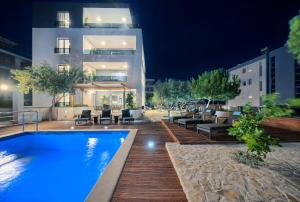 Bazén v ubytování Liberty Living Apartments nebo v jeho okolí