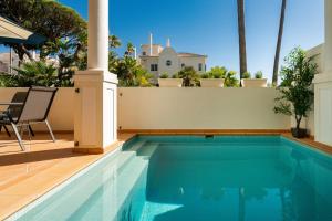 a swimming pool in the backyard of a villa at Vale de Lobo by Intiholidays in Vale do Lobo