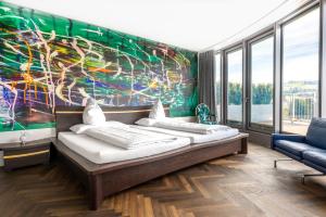A bed or beds in a room at HIRSCHEN OBERKIRCH - Design Boutique Hotel