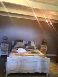 a bedroom with a bed with two night stands and two lamps at Maison de Campagne in Sarragia
