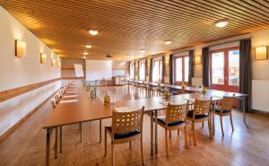 A restaurant or other place to eat at JUFA Hotel Eisenerzer Ramsau