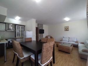 a kitchen and living room with a table and chairs at Вила Магдалена, к-с Александриа in Dobrinishte