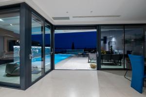 Bazén v ubytovaní Exclusive Villa Mative alebo v jeho blízkosti