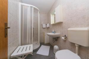 Koupelna v ubytování Adria Brela Apartments