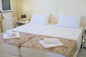 A bed or beds in a room at The Sunset Villa Kefalonia