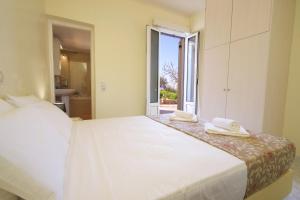 A bed or beds in a room at The Sunset Villa Kefalonia