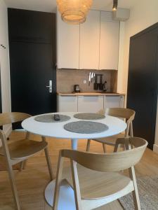 Kuchnia lub aneks kuchenny w obiekcie Na Wczasowej - Apartamenty