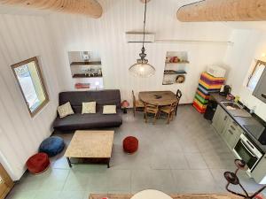 a living room with a couch and a table at T2 Robion luberon in Robion en Luberon