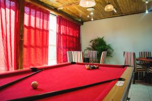 Biliár nebo kulečník v ubytování Posada Bambys