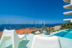 Bazén v ubytovaní Cosy Loft w Private Pool & Patio alebo v jeho blízkosti