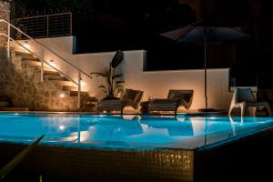 Bazén v ubytovaní Cosy Loft w Private Pool & Patio alebo v jeho blízkosti