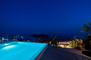 Bazén v ubytovaní Cosy Loft w Private Pool & Patio alebo v jeho blízkosti