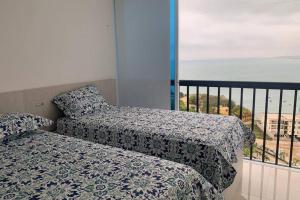 a bedroom with a bed and a view of the ocean at Suite de lujo Punta Centinela in La Libertad +13 photos