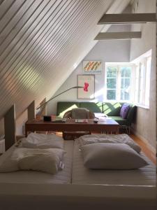 Un pat sau paturi într-o cameră la Gladeholm