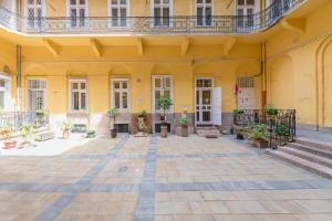 Exteriér alebo vchod do ubytovania Music Academy Suite Café Vian Apartman Kft