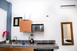 Kuchyň nebo kuchyňský kout v ubytování Maui Hostels Playa del Carmen
