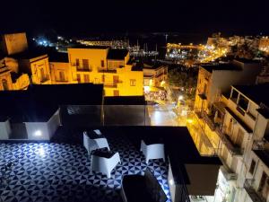 Výhľad na mesto Castellammare del Golfo alebo výhľad na mesto priamo z apartmánu